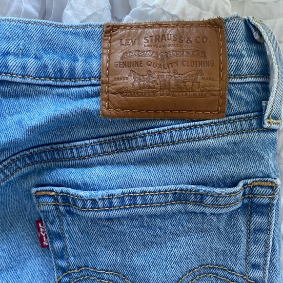 Levi’s Classic Wedgie Fit Ankle Jeans - Picture 8 of 8